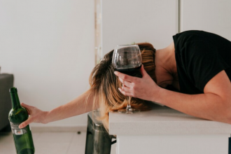 Как эффективно лечить алкоголизм?