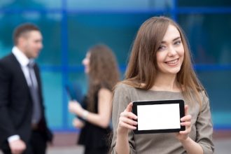 Рекламные вывески: как выбрать эффективные каналы для бизнеса?