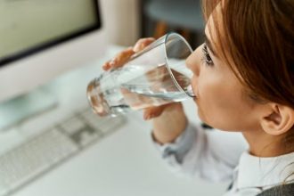 Тишина и контроль: почему ручная помпа для воды снижает тревогу и помогает пить больше