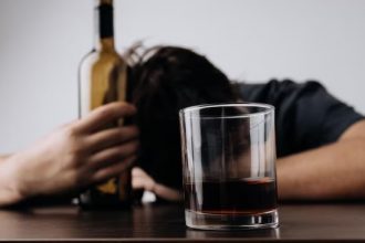 Как развивается зависимость от алкоголя?